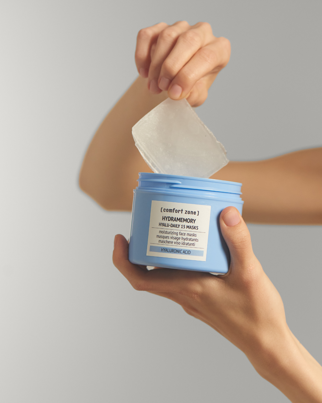 De verpakking bevat 15 maskers en is ideaal als intensieve kuur of als snelle glowboost wanneer je huid extra aandacht nodig heeft.